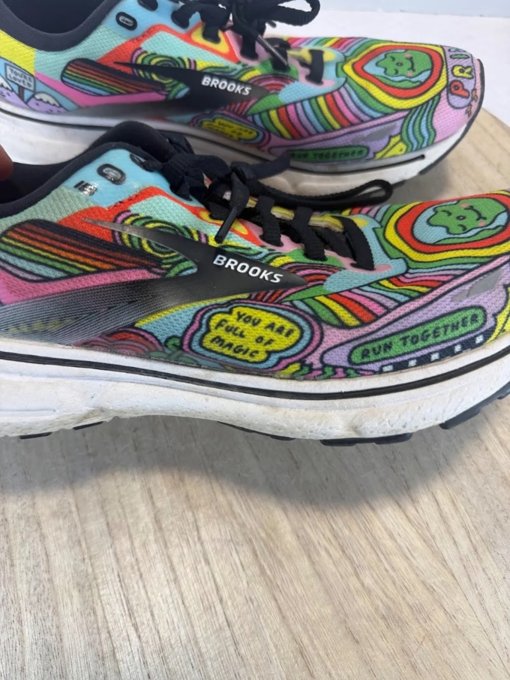 Brooks Ghost 15 PRIDE Womens 9.5 B Running Shoes Rainbow Limited Edition